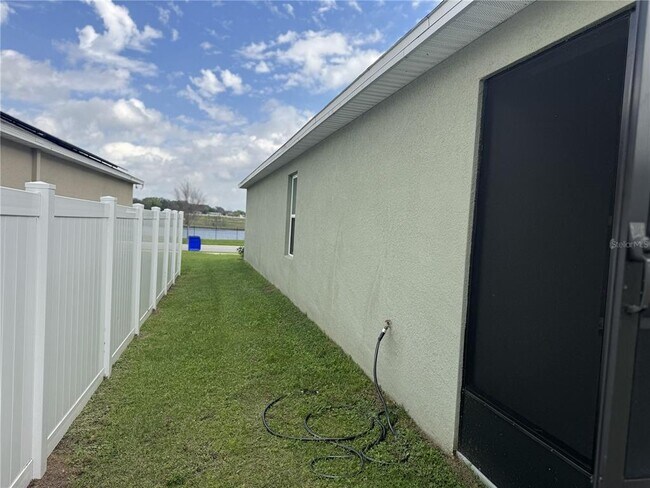 Building Photo - 1061 Fig St