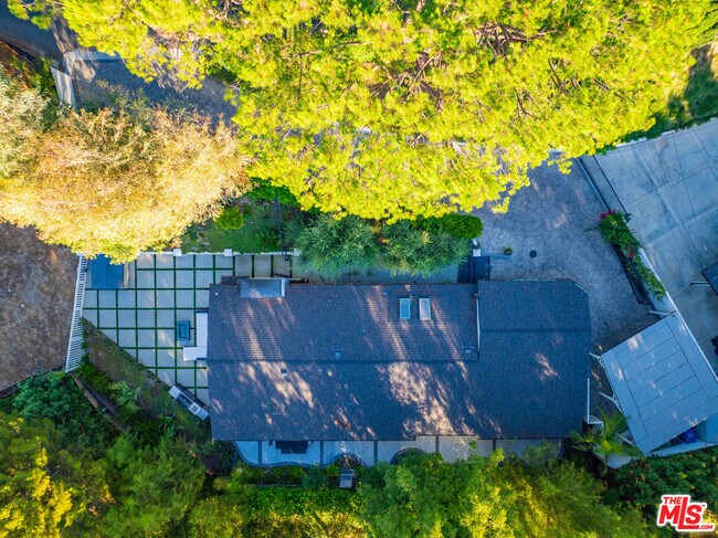 Building Photo - 16725 Oak View Dr