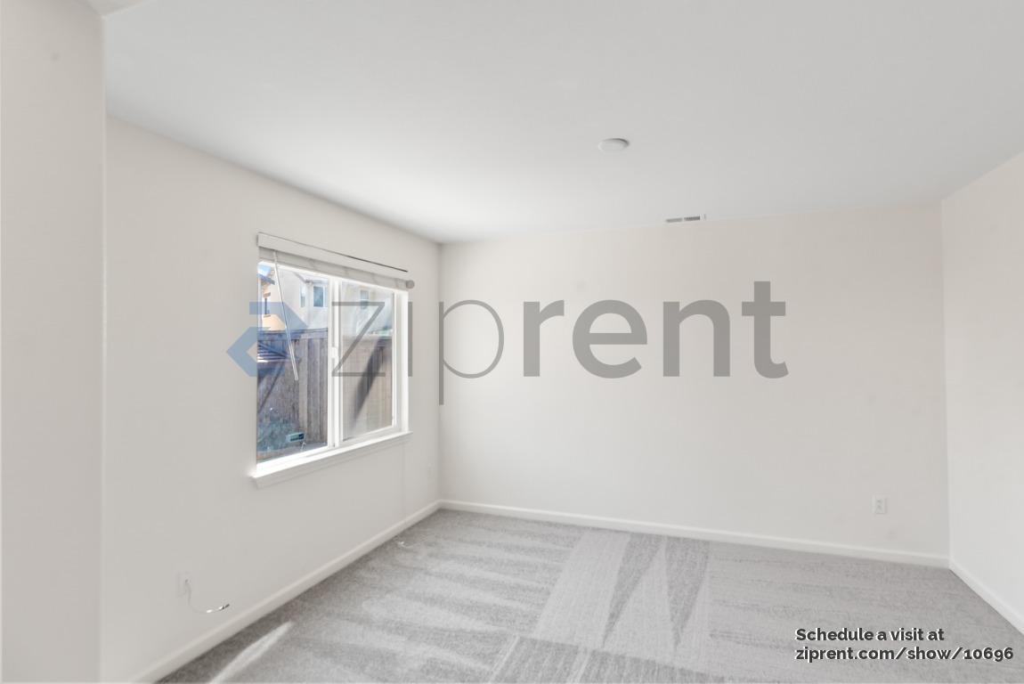 Building Photo - Unit