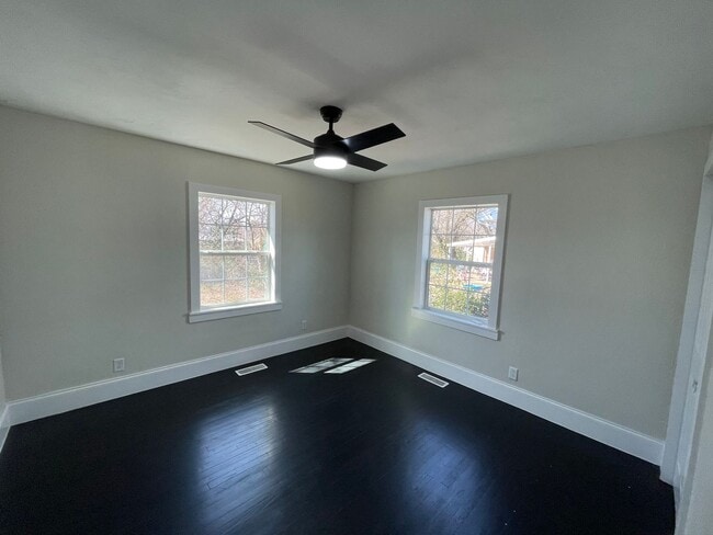 Building Photo - GORGEOUS 4 BEDROOM HOME