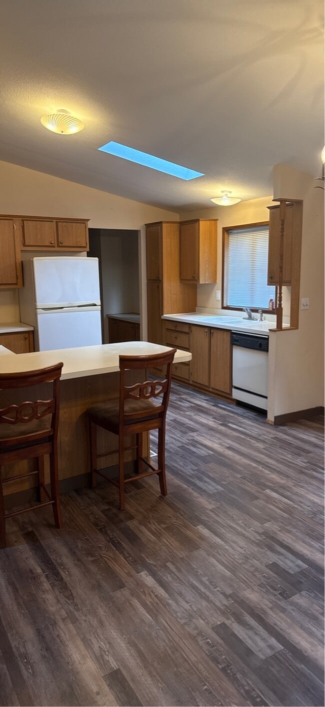 Building Photo - 103 SE 145th Dr