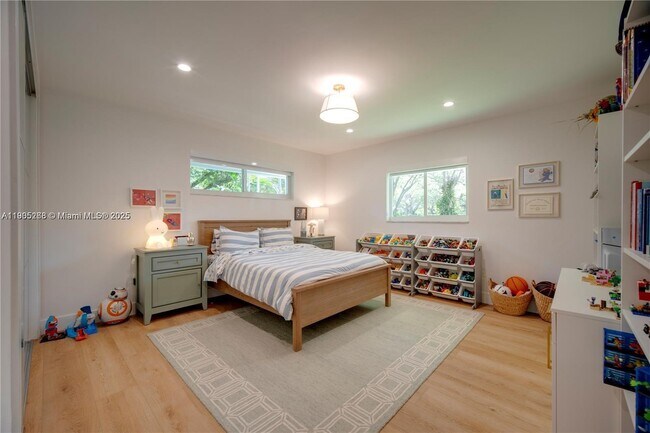 Building Photo - 11905 SW 67th Ave