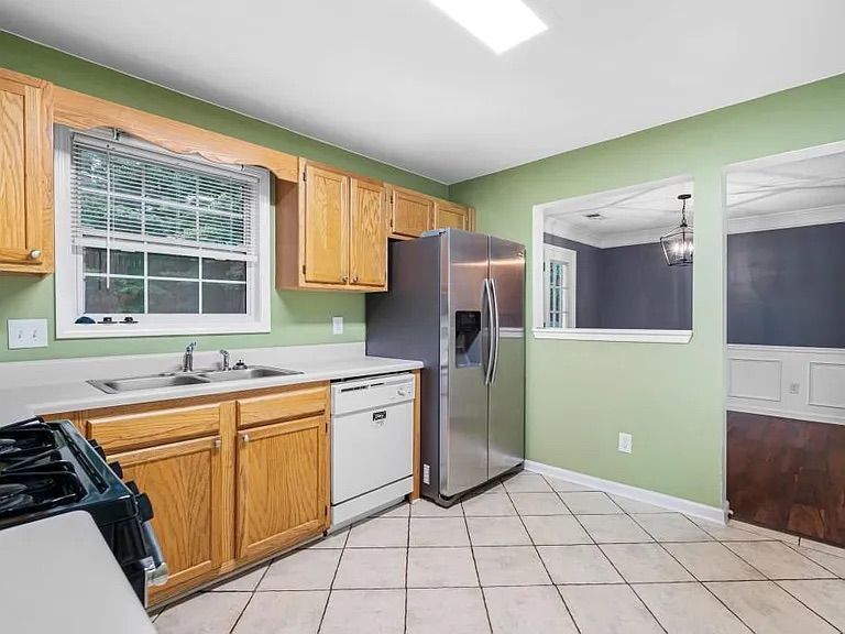 Building Photo - 2785 Northgate Way NW