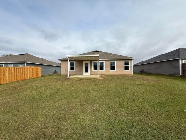 Building Photo - Three Bedroom Two Bath - Foley