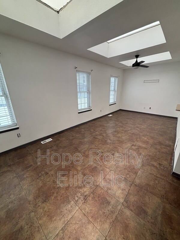 Building Photo - 2079 Sussex Ln