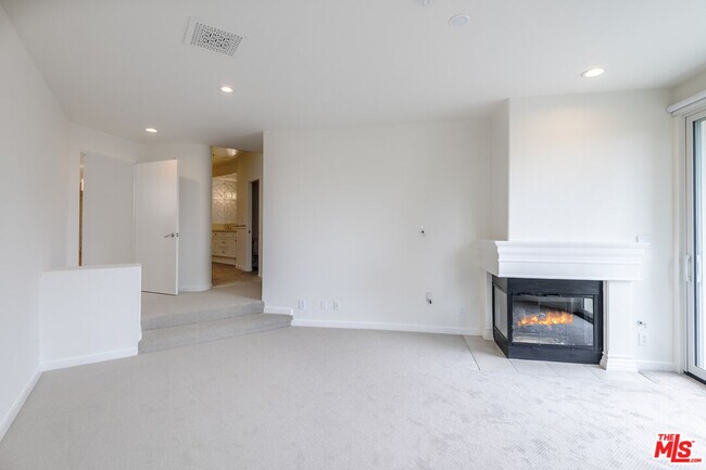 Building Photo - 15425 Antioch St