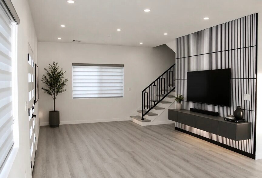 Building Photo - 15217 W Roya St