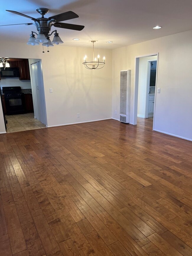 Building Photo - 1632 W 205th St