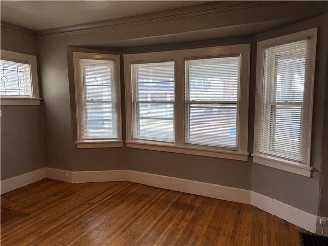 Building Photo - 93-95-95 Stratford Park