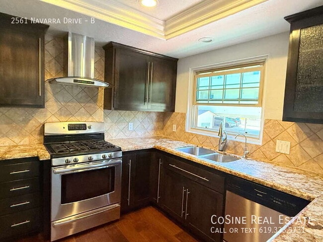 Building Photo - 2561 Navarra Dr