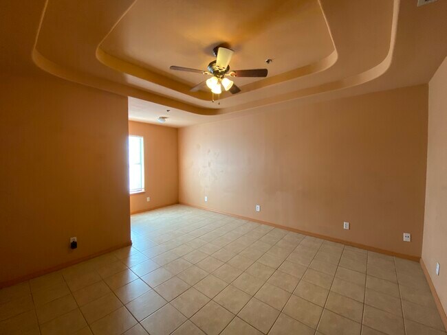 Building Photo - 1306 W Fig Ave