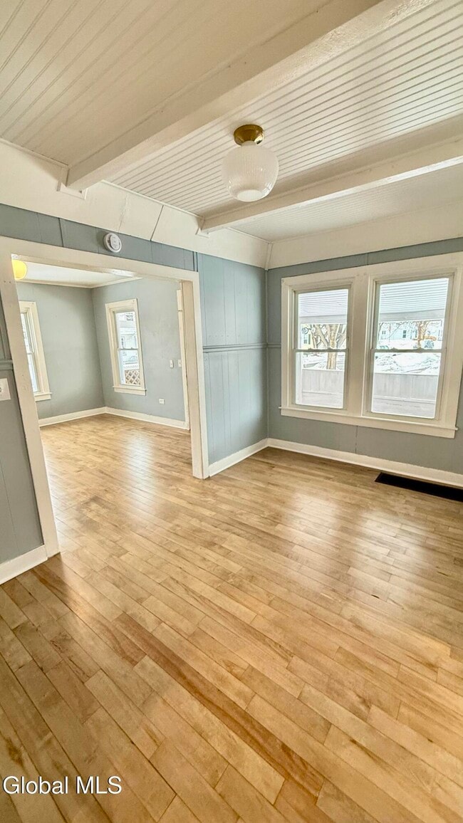 Building Photo - 173 Bay St