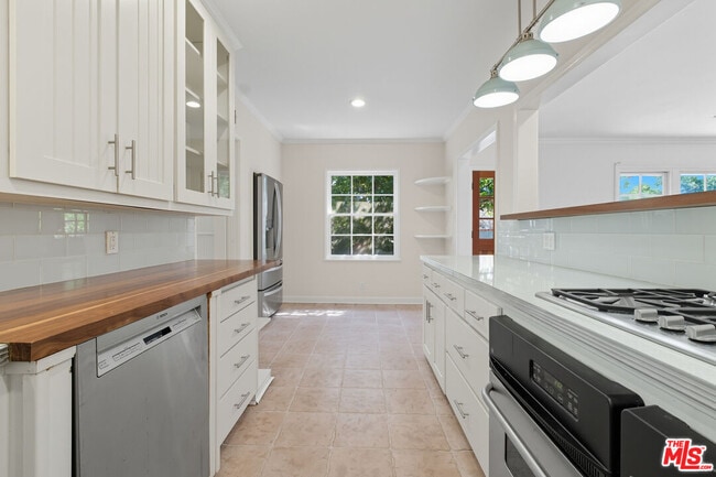 Building Photo - 4909 Morse Ave