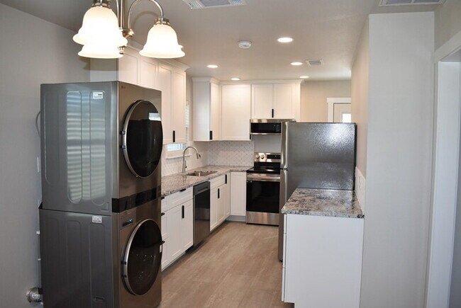 Building Photo - "Charming Newly Remodeled 3-Bedroom Home F...
