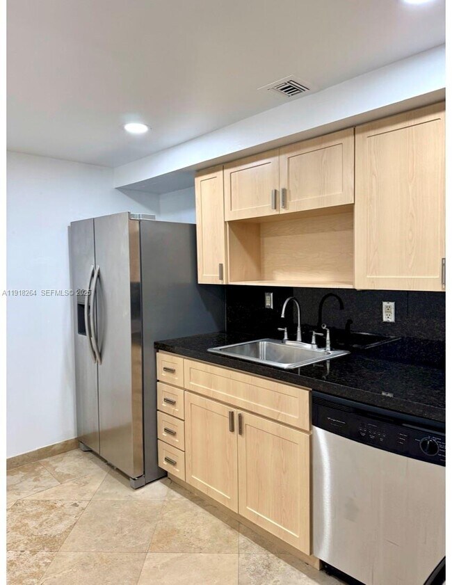 Building Photo - 1020 94th St