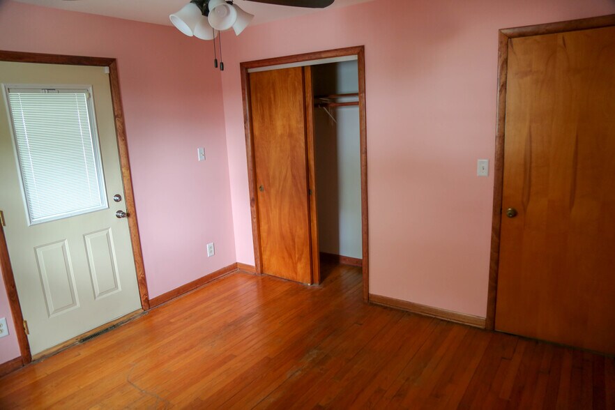 Building Photo - 631 Elm St