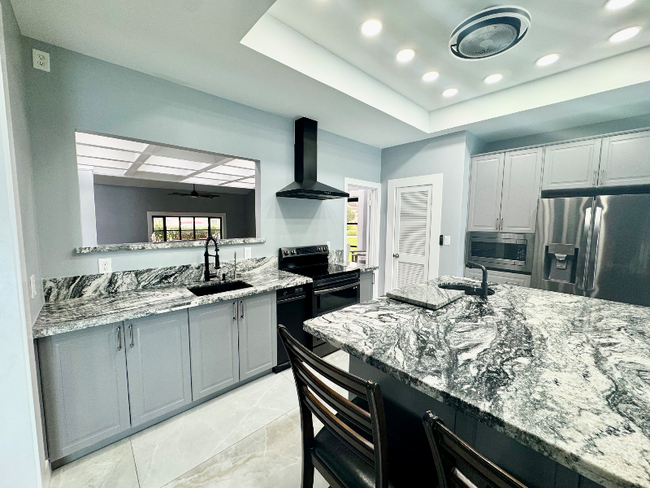 Building Photo - 709 Avenida Escandon