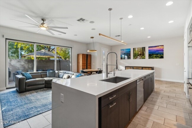 Building Photo - 240 W Missouri Ave