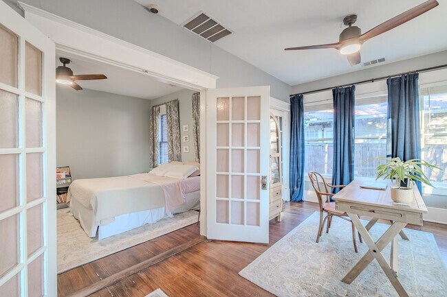 Building Photo - Updated Historically Charming Bungalow walking distance to Greenville Ave