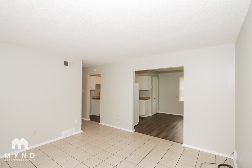 Building Photo - 6875 Embassy Cir