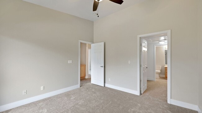 Building Photo - Fully rehabbed 3 bedroom Townhouse with 2 ...