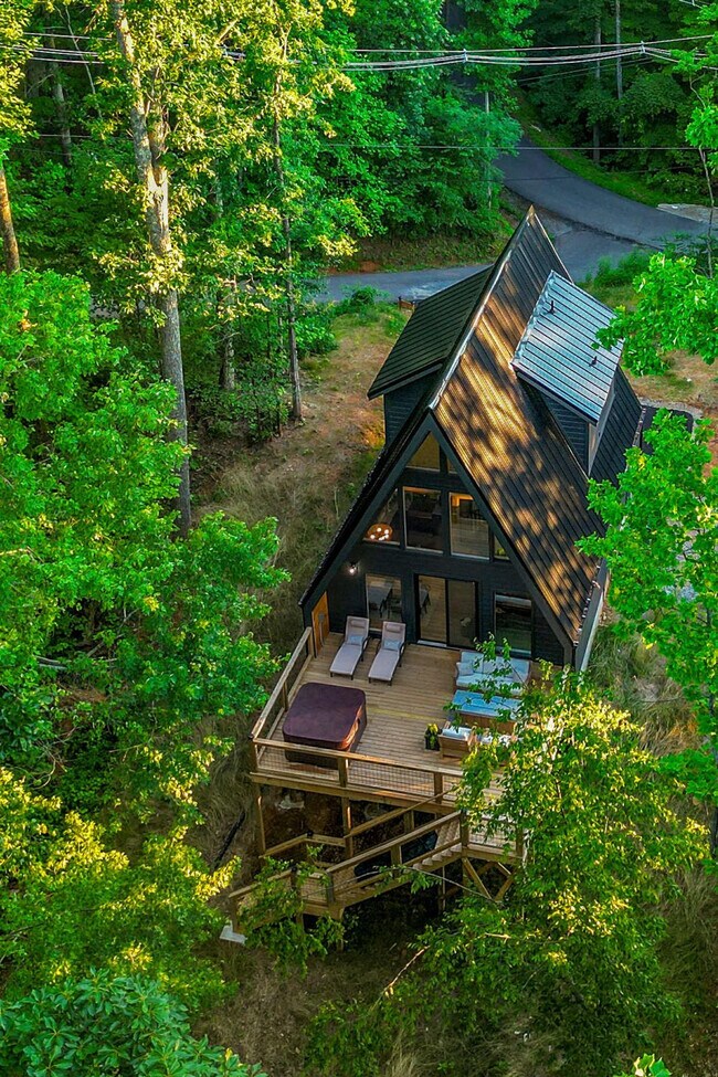 Building Photo - 1903 Ash Pass