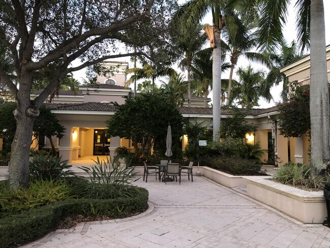 Building Photo - 3023 Alcazar Pl