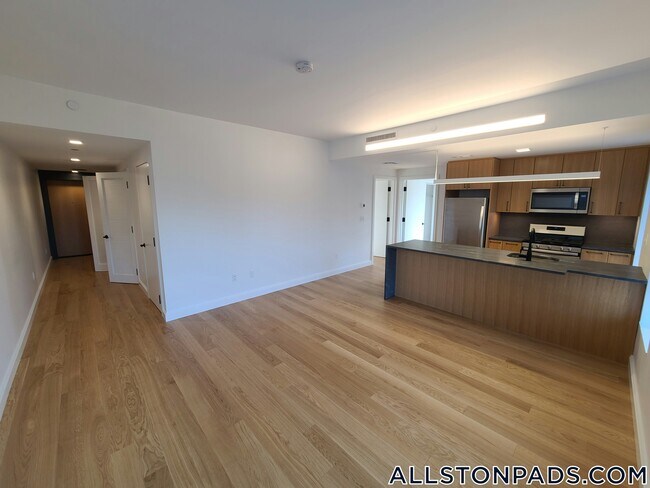 Building Photo - 83 Gardner St