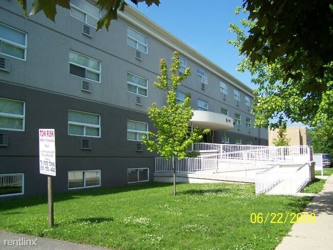 Primary Photo - 1 br, 1 bath Apartment - 830 Edgebrook Dr.