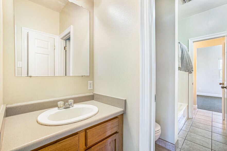 Building Photo - 4317 Downs St