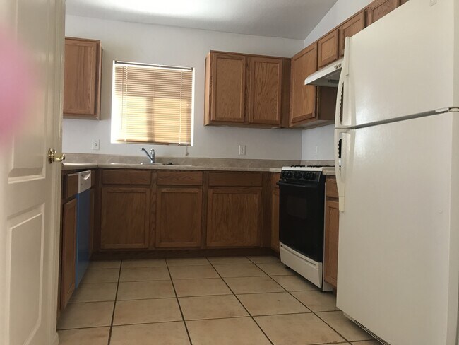 Building Photo - 3 BDR 2 Bath in Chaparral Village neighborhood.