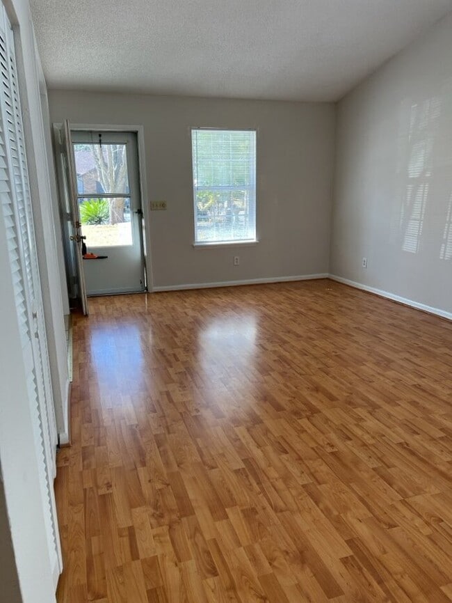 Building Photo - 115 Lancashire Rd