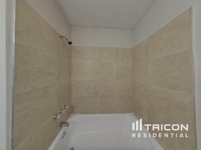 Building Photo - 357 Banyan Dr