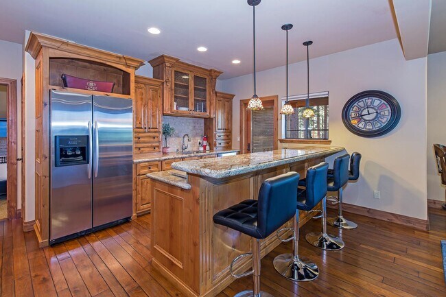 Building Photo - 635 Lariat Cir