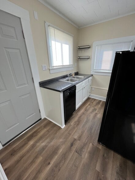 Galley type kitchen - 48 depot st