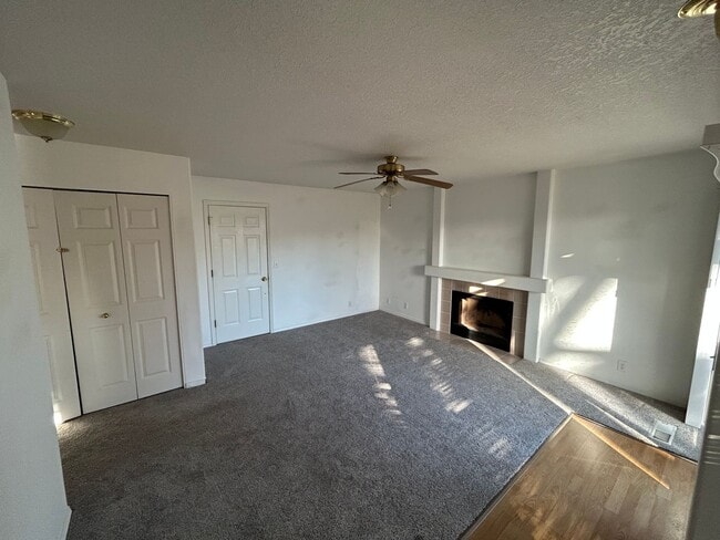 Building Photo - Nice 3 bed/2 1/2 bath near Grandhaven Elem...