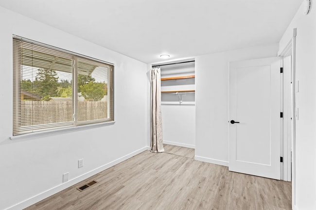 Building Photo - 4BD, 2.5BA Home located in the desirable Churchill Neighborhood!