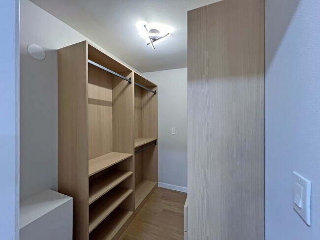 Building Photo - Freshly Remodeled 5BR Home in Prime Bellevue Enatai