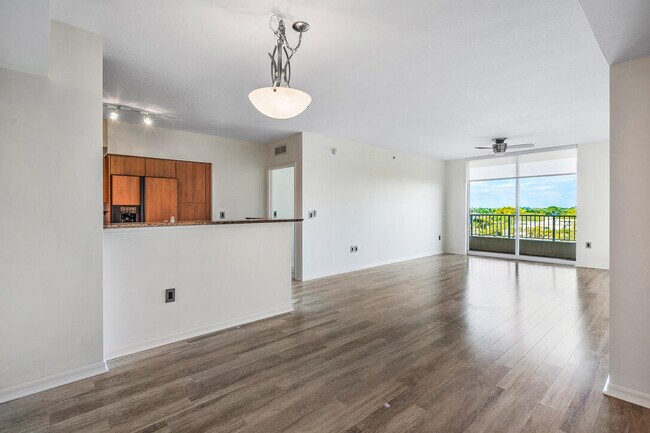 Building Photo - 700 E Boynton Beach Blvd
