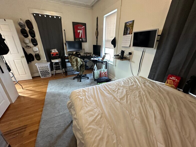 Building Photo - 53 W 7th St