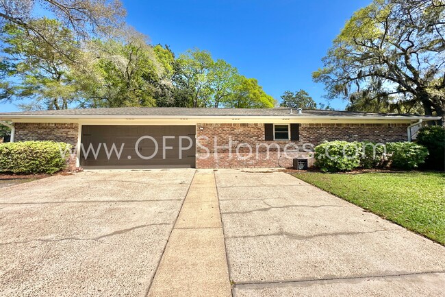 Building Photo - Spacious 5BR/3BA Brick Home in Overbrook