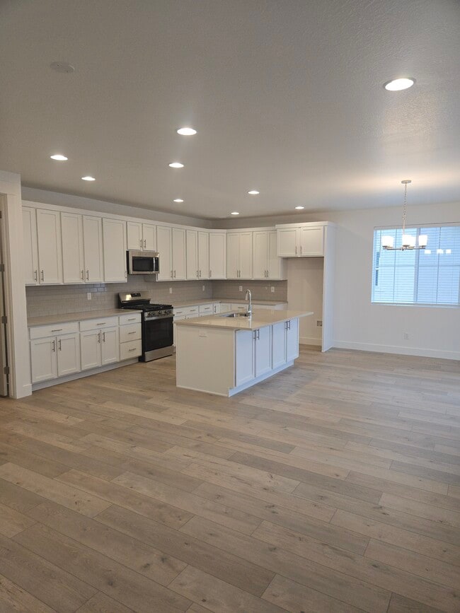 Building Photo - 2025 S 2425 W