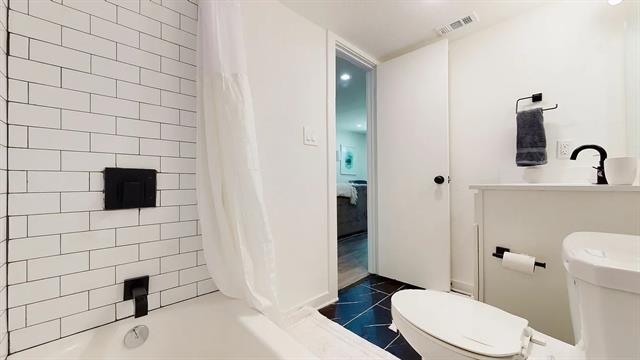 Building Photo - 321 E 8th St