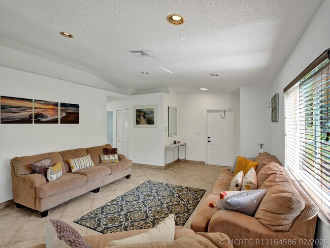 Building Photo - 1245 SW 46th Way