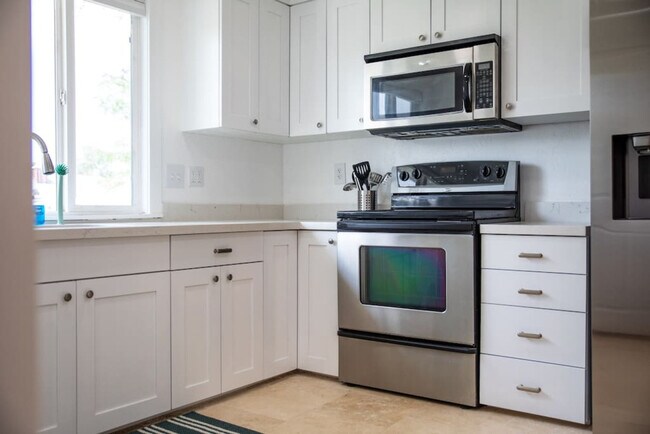 Building Photo - 9949 Sego Lily Dr