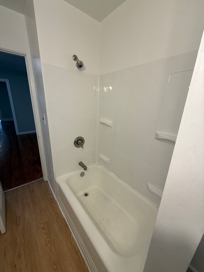 Building Photo - 1048 Northampton St