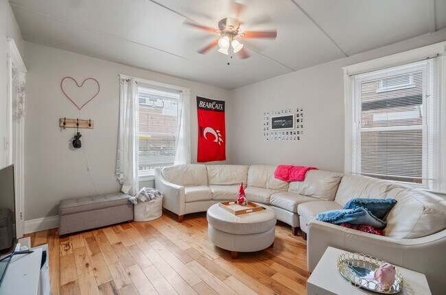 Building Photo - 7 Bed/3 Bath Mins. from UC Campus $700/pp ($4,900/mo)!