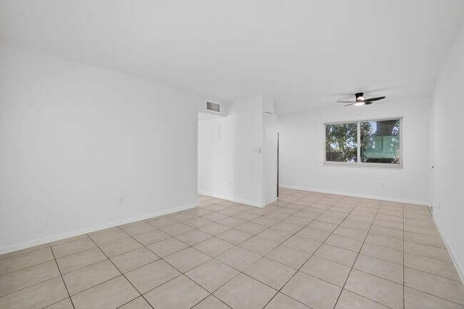 Building Photo - 1821 Middle River Dr