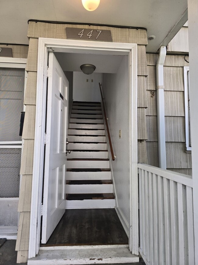 Building Photo - 447 NE Winchester St