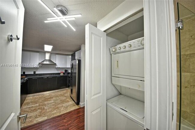 Building Photo - 170 SE 14th St